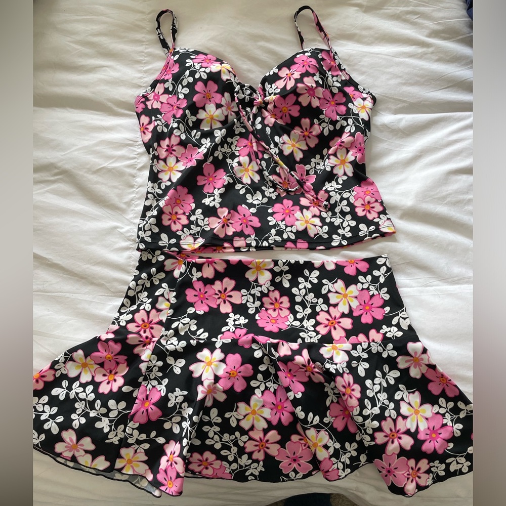 Victoria Secret Tankini Top and Matching SwimSkirt. 36C. M